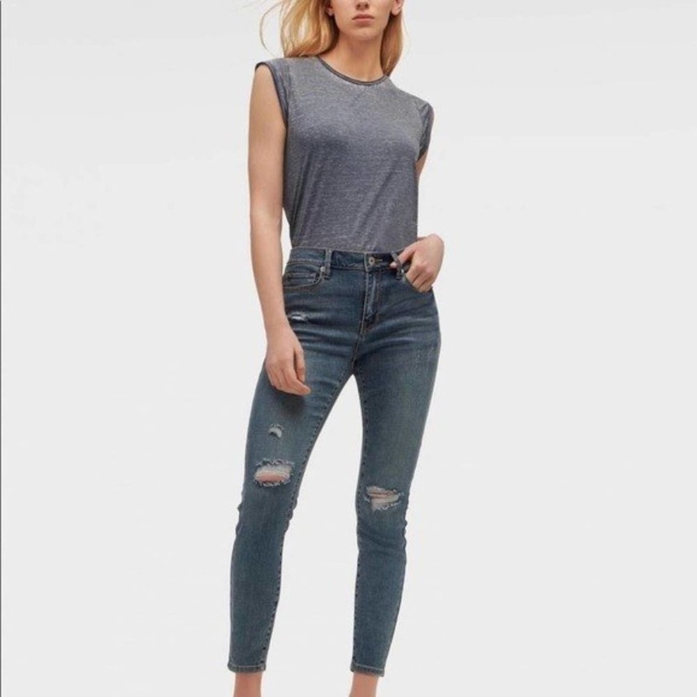 Free People | High-Rise Distressed Knee Skinny Jeans Size 26